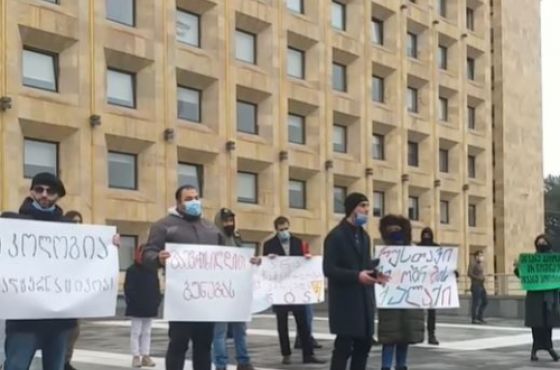 მთავრობის კანცელარიასთან ნამახვან ჰესის მშენებლობის საწინააღმდეგო აქცია მიმდინარეობს