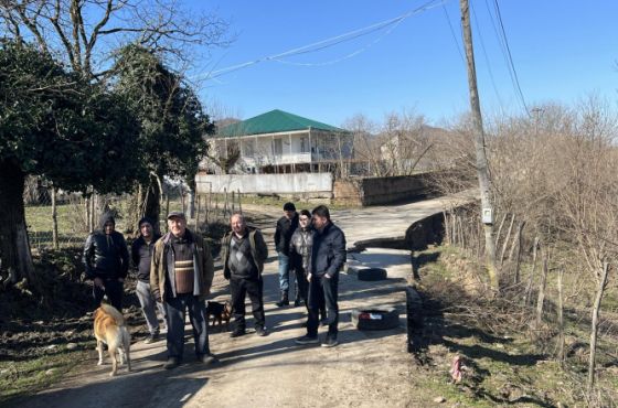 ხარაგაულის სოფელ წყალაფორეთში გზა ჩაინგრა - მოსახლეობა დახმარებას ითხოვს