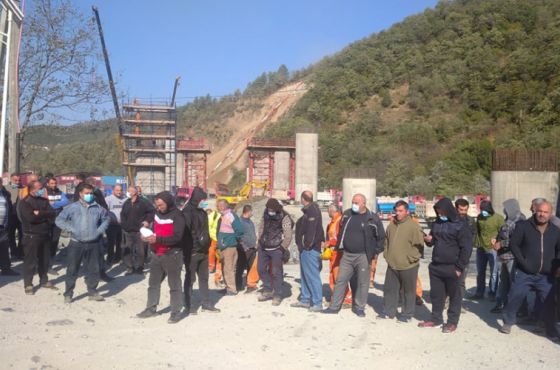 "ვითხოვთ სათანადო ანაზღაურებას, მაგრამ დაგვცინიან" - გაფიცვა ავტომაგისტრალზე 