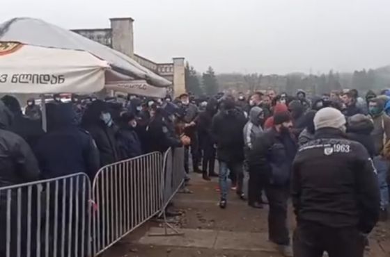 "რა დედამ გშობათ" - რიონის ხეობაში პოლიციამ კარვების ნაწილი აიღო