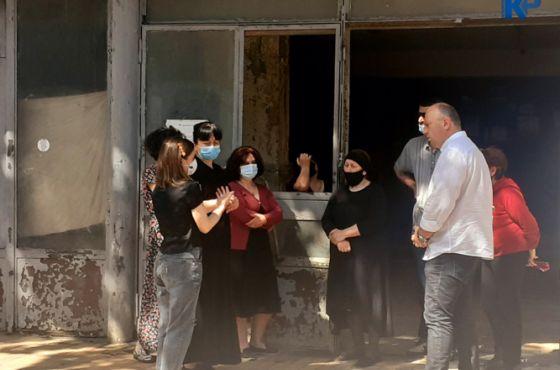 "ქუჩაში ვრჩებით" - დევნილებმა, რომლებსაც შენობას ატოვებინებენ, აქცია გამართეს