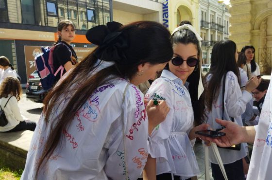 ქუთაისის სკოლებში მე-12 კლასელებისთვის ბოლო ზარი დაირეკა