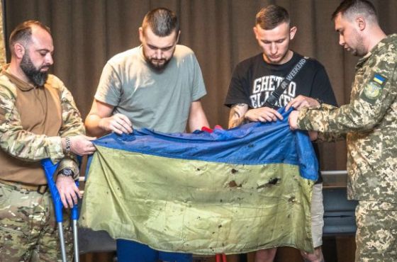 "აზოვსტალის" ქარხანაზე აღმართული დროშა უკრაინის ეროვნულ მუზეუმს გადაეცა