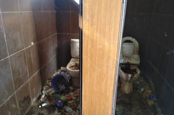 ანტისანიტარიის კერად ქცეული საპირფარეშოები ქუთაისში - რეაბილიტაცია წელსაც  არ იგეგმება