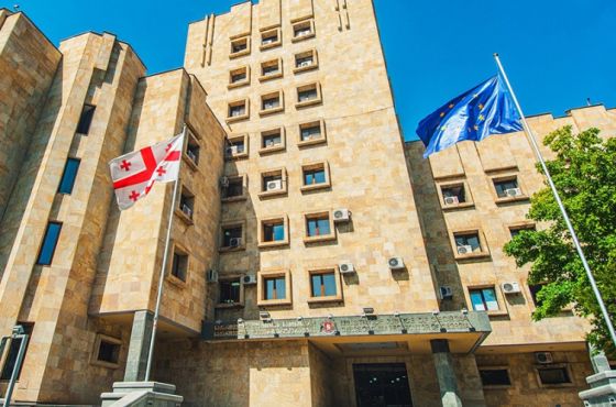 ქუთაისში სკოლის  ყოფილი ბუღალტერი თანხის მითვისების ბრალდებით დააკავეს