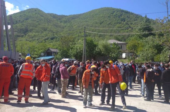 ავტობანის მშენებლობაზე დასაქმებული გაიფიცნენ