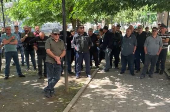 "დავტოვეთ ისე შეხვედრა, რომ რამე შედეგზე ვერ გავედით"- ჭიათურაში მაღაროელების პროტესტი გრძელდება