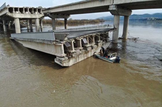 მდინარე რიონზე მშენებარე საავტომობილო ხიდის დაზიანების მიზეზების კვლევა მიმდინარეობს