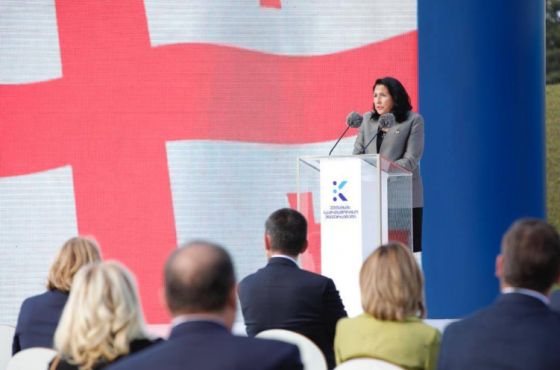 "დღეს აქ იბადება ახალი საქართველო '' - პრეზიდენტი ქუთაისის საერთაშორისო უნივერსიტეტის გახსნაზე 