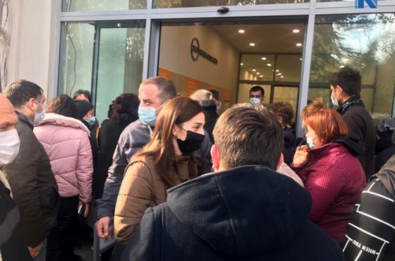 "გაგვიძვირეს" - მიკროსაფინანსო ორგანიზაციის მიერ დაზარალებულების პროტესტი