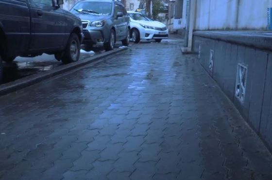  მერია დაუზიანებელი გზის რეაბილიტაციაში ნახევარ მილიონ ლარს ხარჯავს (ვიდეო)