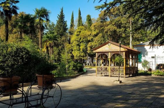 ქუთაისში, ანა კალანდაძის ბიუსტი განთავსდება