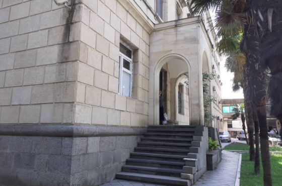 რა ბედი ელის სამლოცველოს  ქუთაისის მერიის შენობის გაყიდვის შემთხვევაში