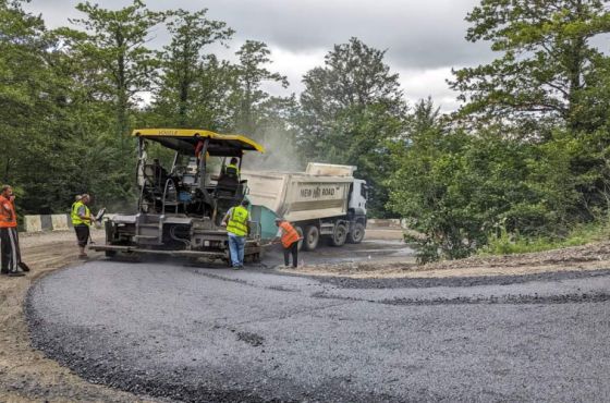 ქუთაისი - ტყიბული-ამბროლაურის საავტომობილო გზის მონაკვეთზე სარემონტო სამუშაოები მიმდინარეობს 