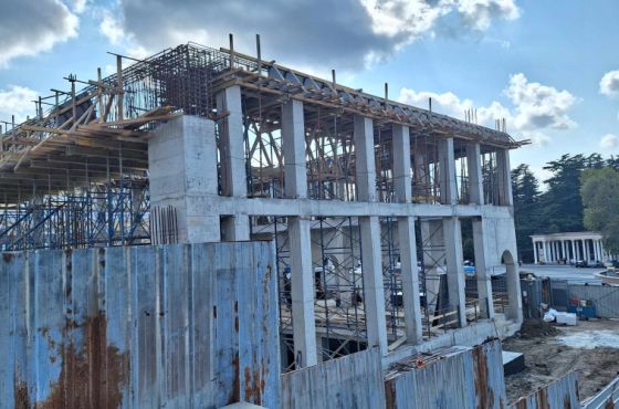 კედლები ამოყვანილია - საგამოფენო სივრცე, რომლის მოწყობა დასრულებული უნდა იყოს