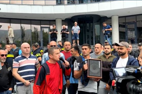 „თუ ვერ ყიდი, რასაც აწარმოებ, რატომ მიორმაგებ სამუშაოს, რატომ მკლავ შრომაში?“ 