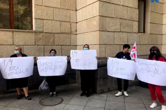 ,,მოვითხოვთ საყოველთაო ამნისტიას'' - პატიმრების ოჯახის წევრების აქცია ქუთაისში