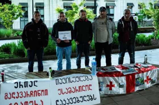 "გადავარჩინოთ ჭიათურა"- მაღაროელების ნაწილი თბილისში, მთავრობის კანცელარიასთან, ჩავიდა