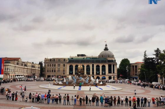 "ევროპის გზა უალტერნატივოა" - ქუთაისში ევროპული არჩევანის დასაცავად ცოცხალი ჯაჭვი შეკრეს