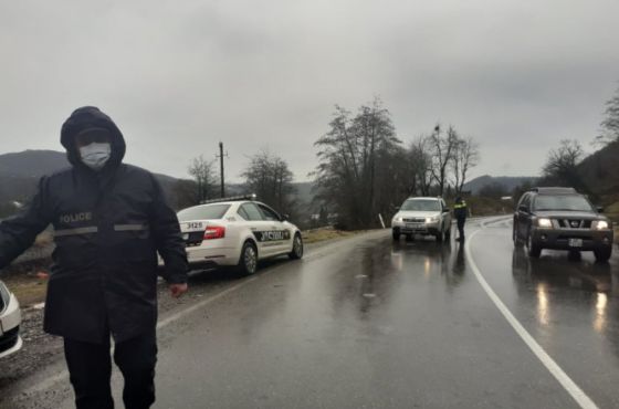 "სოფლის ავტობუსებს აჩერებენ და პირად ნომრებს იწერენ" - რა ხდება რიონის ხეობაში