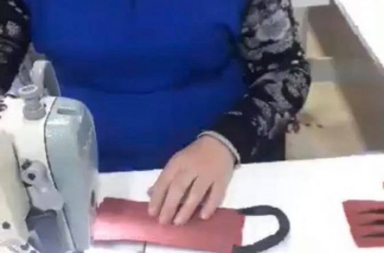 ტყიბულის სამკერვალოში მრავალჯერადი გამოყენების პირბადეებს კერავენ