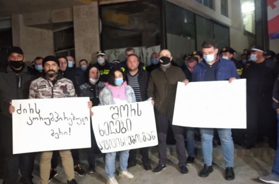 "მონებო" - აქტივისტებმა კომენდანტის  საათის დროს მსვლელობა მოაწყვეს