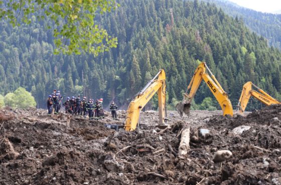 „სამძებრო სამუშაოები უწყვეტ რეჟიმში მიმდინარეობს, პერიმეტრი გაზრდილია ამბროლაურამდე“,- რაჭის გუბერნატორი