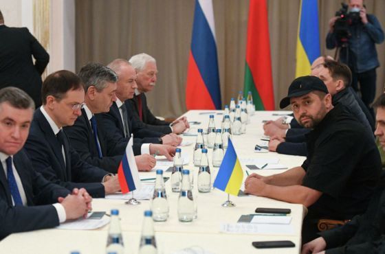 უკრაინასა და რუსეთს შორის მოლაპარაკების პირველი რაუნდი დასრულდა