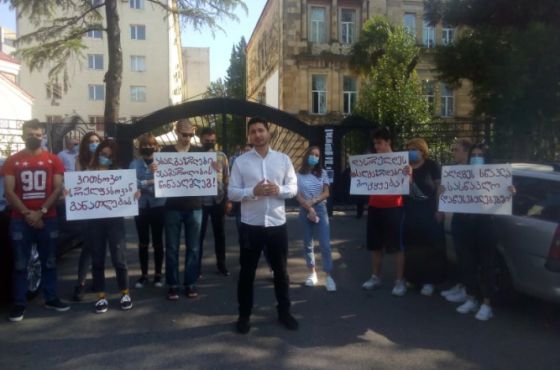 ,,ვითხოვთ სრულფასოვან განათლებას" - სტუდენტების აქცია ქუთაისში