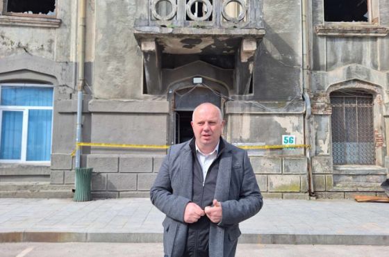 "მოვითხოვთ გამოძიების დაწყებას ხანძრის მიზეზებზე"- გიგა შუშანია ფოსტის შენობაზე