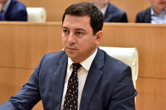 საქართველოს პარლამენტის თავმჯდომარე არჩილ თალაკვაძე თანამდებობიდან  გადადგა