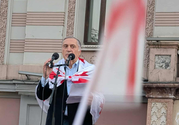 შსს-ს თანამშრომლებმა პაატა ბურჭულაძე, მურთაზ ზოდელავა, ირაკლი
ნადირაძე, პაატა მანჯგალაძე და ლაშა ბერიძე დააკავეს.
