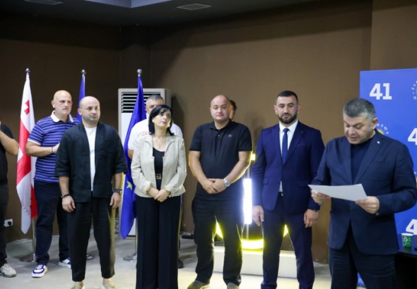 „ქართულმა ოცნებამ“ ქუთაისის საკრებულოში მაჟორიტარი დეპუტატობის
კანდიდატები და ამასთან, პარტიის საარჩევნო სიის ათეული წარადგინა.