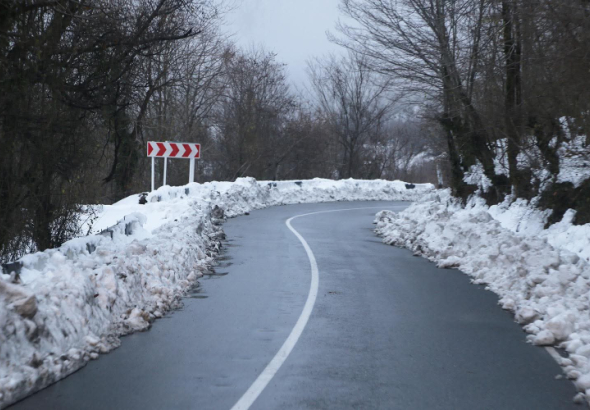 ლიპყინულის გამო, შიდასახელმწიფოებრივი მნიშვნელობის ქუთაისი
(წყალტუბოს გადასახვევი)-წყალტუბო-ცაგერი-ლენტეხი-ლასდილის
საავტომობილო გზის კმ125-კმ151 (მელე-ლასდილი) მონაკვეთზე მოძრაობა
იზღუდება.