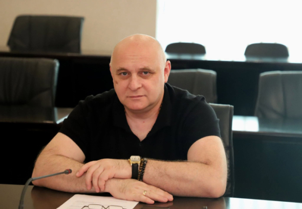 ქუთაისის ყოფილი მაჟორიტარი დეპუტატი და  ქუთაისის საკრებულოს
წევრი დიმიტრი მხეიძე  