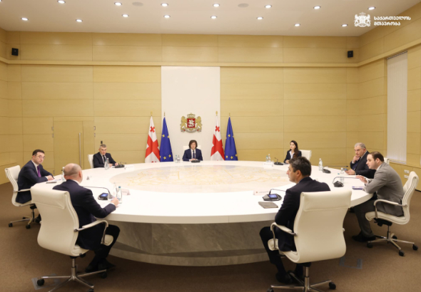 სასურსათო პროდუქციის ფასებთან დაკავშირებით, ირაკლი კობახიძის
ხელმძღვანელობით მოქმედი სამთავრობო საკოორდინაციო კომისია, სასურსათო
პროდუქციის, მედიკამენტებისა და საწვავის ფასებთან დაკავშირებით
იმუშავებს.