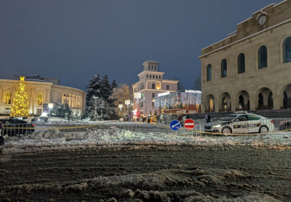 31 დეკემბერს, ქუთაისის სატრანსპორტო კომპანიის კუთვნილი
ავტოტრანსპორტი, კერძოდ, 1L, 1R, N3, N4, N10, N19, N20 მგზავრებს
გახანგრძლივებული დროით, საზეიმო ღონისძიებების დასრულებამდე, 01:00
საათამდე მოემსახურება.