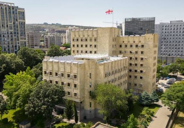 საქართველოს პროკურატურამ სამტრედიაში, 2024 წლის
11 აგვისტოს წინასაარჩევნო ღონისძიებაზე მომხდარი ძალადობის ფაქტზე
სამ პირს ბრალი წაუყენა.
