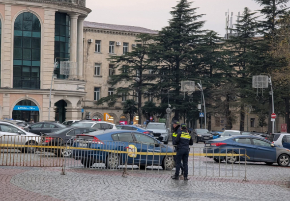 25 დეკემბერს, ქუთაისის მთავარი ნაძვის ხის ანთების ცერემონიის
ფარგლებში დაგეგმილი ღონისძიებების შეუფერხებლად განხორციელების
მიზნით, სცენისა და საახალწლო კონსტრუქციების მონტაჟისა და
დემონტაჟისთვის, აღმაშენებლის მოედანზე, საავტომობილო მოძრაობა და
პარკირება დროებით შეიზღუდება.