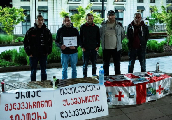 ჭიათურაში მიმდინარე 74-დღიანი პროტესტის შემდეგ, მაღაროელების
ნაწილმა, თბილისში, მთავრობის კანცელარიასთთან გადაინაცვლა.
