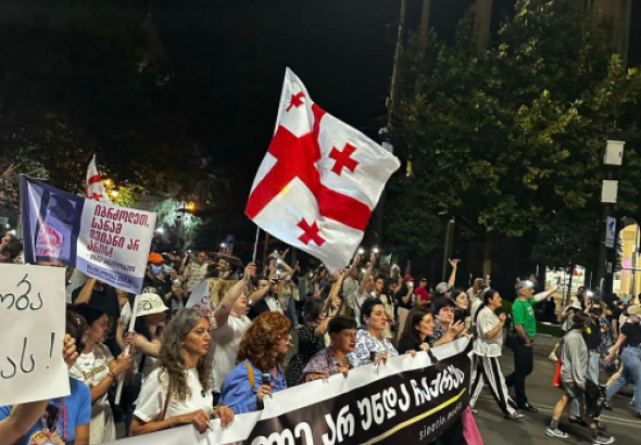„სინათლე არ უნდა ჩაქრეს“, - ამ ლოზუნგით, თბილისში, მედიის
მხარდამჭერი მარში მოეწყო.