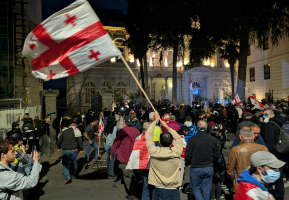 შინაგან საქმეთა სამინისტრომ 4 ოქტომბერს თბილისში განვითარებულ
მოვლენებთან დაკავშირებით კიდევ 12 პირი დააკავა.