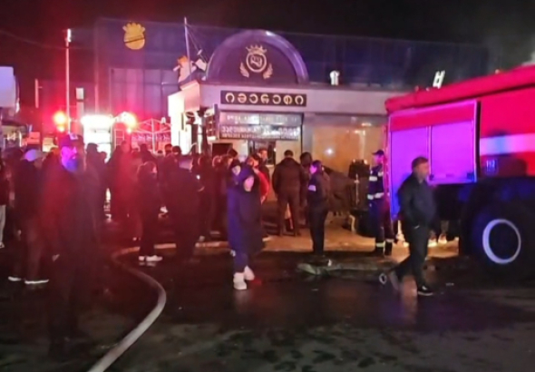 ქუთაისში, ჭავჭავაძის ქუჩაზე, სავაჭრო ცენტრ „იმერეთის“ ეზოში
ხანძარია.