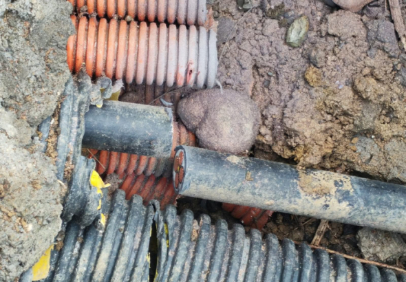 ბოლო რამდენიმე თვის განმავლობაში, თბილისი–სენაკი–ლესელიძის
საავტომობილო მაგისტრალის რამდენიმე მონაკვეთზე (რიკოთის მაგისტრალური
გზა), გარე განათების ქსელის კაბელების დაზიანებისა და ქურდობის
ფაქტები დაფიქსირდა.