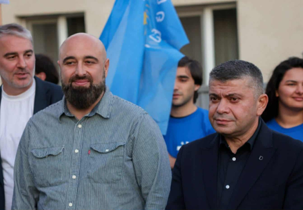 ქუთაისის ყოფილმა მერმა, გიორგი ჭიღვარიამ, რომელიც „ქართულმა
ოცნებამ“ 4 ოქტომბრის არჩევნებისთვის საკრებულოს პროპორციულ სიაში
მეათე ნომრად ჩასვა, გადაწყვიტა მერის სავარძლიდან რიგით დეპუტატად
დაბრუნება.
