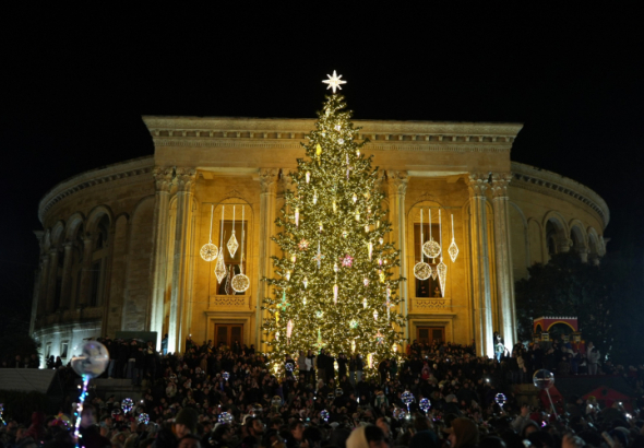 ხვალ, 25 დეკემბერს, ქუთაისის მთავარი ნაძვის ხე საზეიმოდ აინთება.
