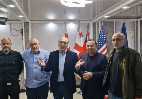 სასამართლომ პაატა ბურჭულაძეს, მურთაზ ზოდელავას, ირაკლი ნადირაძეს,
პაატა მანჯგალაძესა და ლაშა ბერიძეს, აღკვეთის ღონისძიების სახედ,
პატიმრობა შეუფარდა.