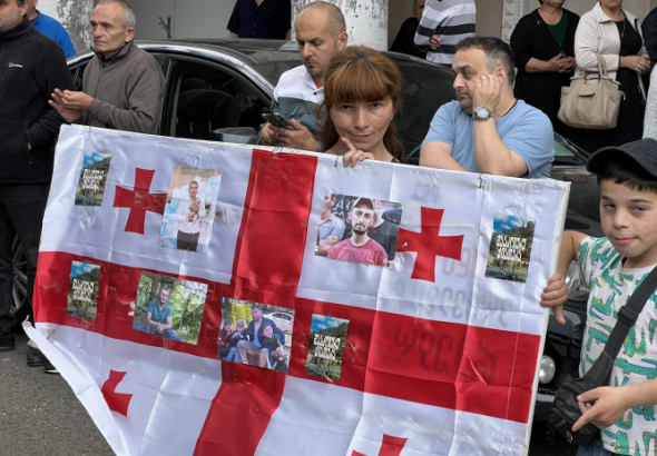 მას შემდეგ რაც სასამართლომ ჭიათურაში დაკავებული 4 პირი
პატიმრობაში დატოვა, მაღაროელებმა შიმშილობა დაიწყეს.
