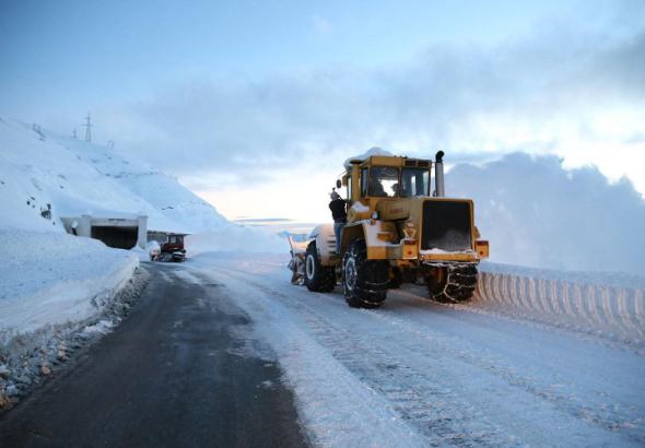 ინტენსიური თოვისა და რთული მეტეოროლოგიური პირობების გამო,
საავტომობილო გზების ცალკეულ მონაკვეთებზე დაწესებულია მოძრაობის
სპეციალური რეჟიმები.