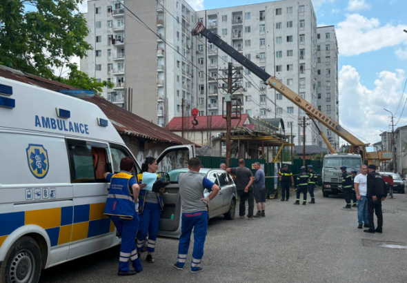 ქუთაისში, მაშველებმა სამშენებლო კონსტრუქციის ქვეშ მოყოლილი მუშა
ამოიყვანეს, თუმცა მისი სიცოცხლის გადარჩენა ვერ მოხერხდა.
